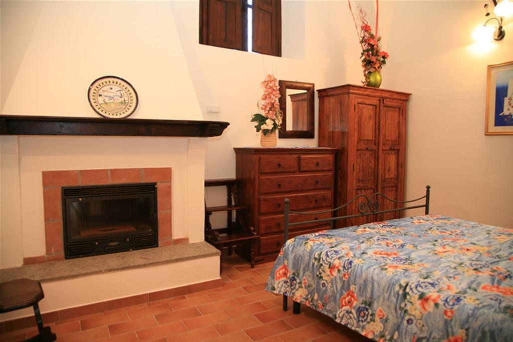 Agriturismo Toscanella Montebello Eksteriør bilde